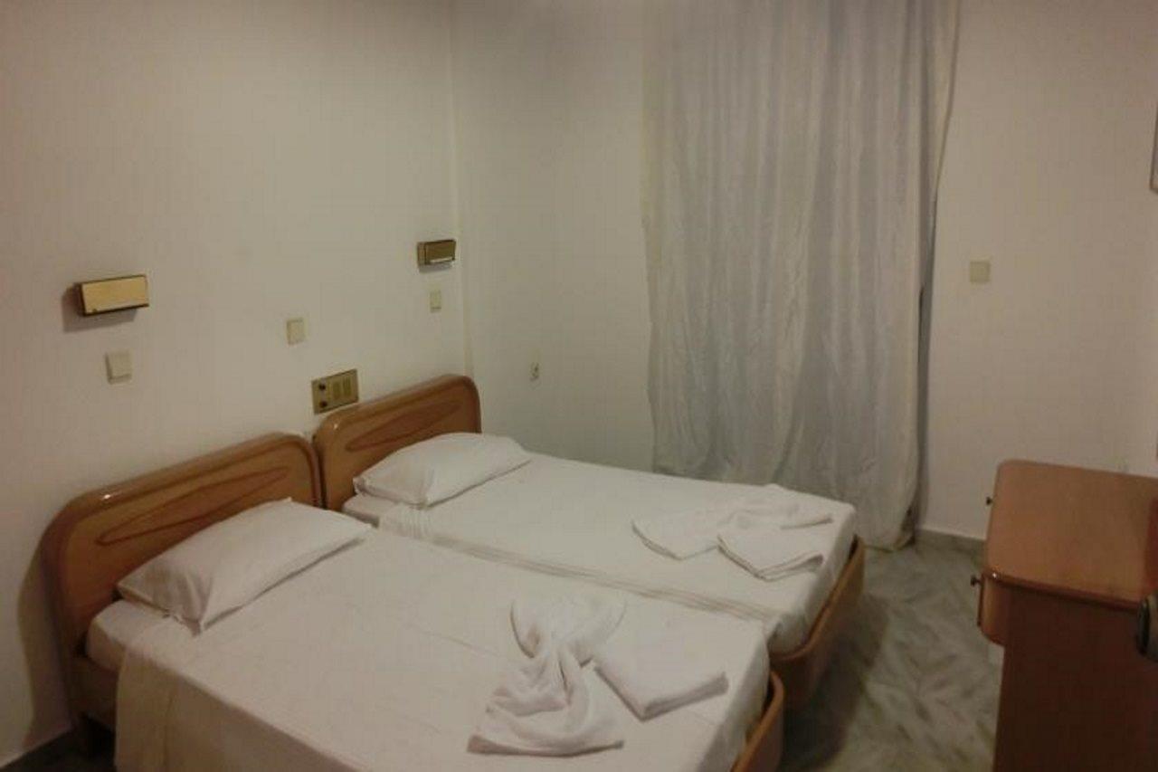 Castello Bianco Aparthotel Platanes  Exterior photo