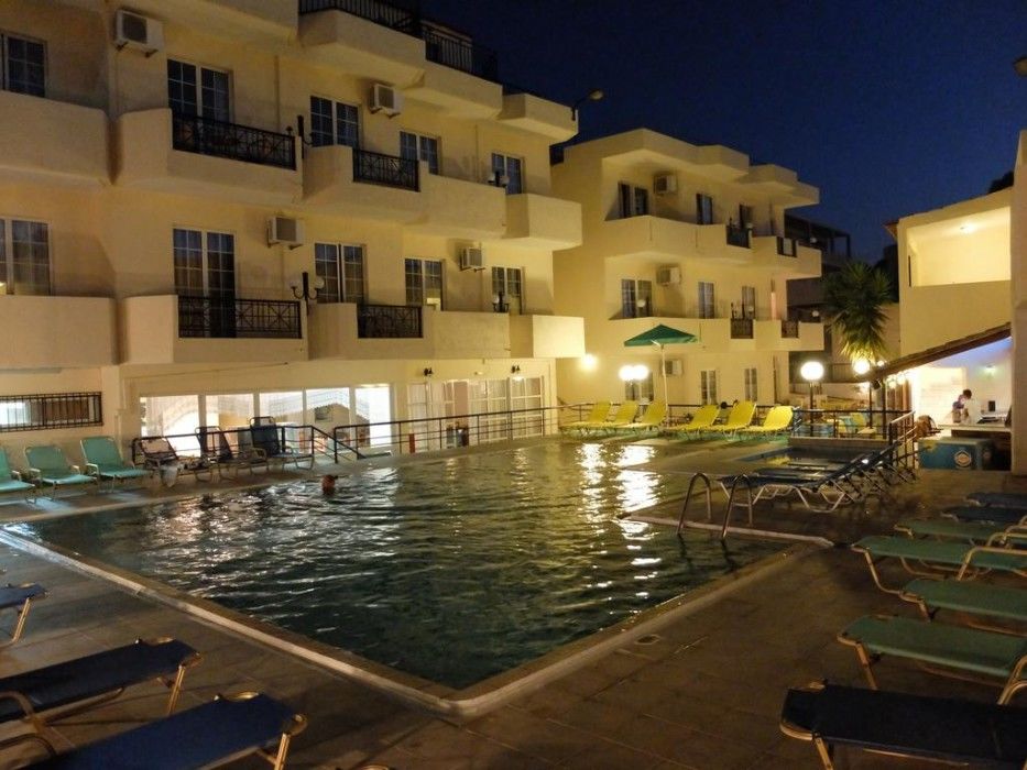 Castello Bianco Aparthotel Platanes  Exterior photo