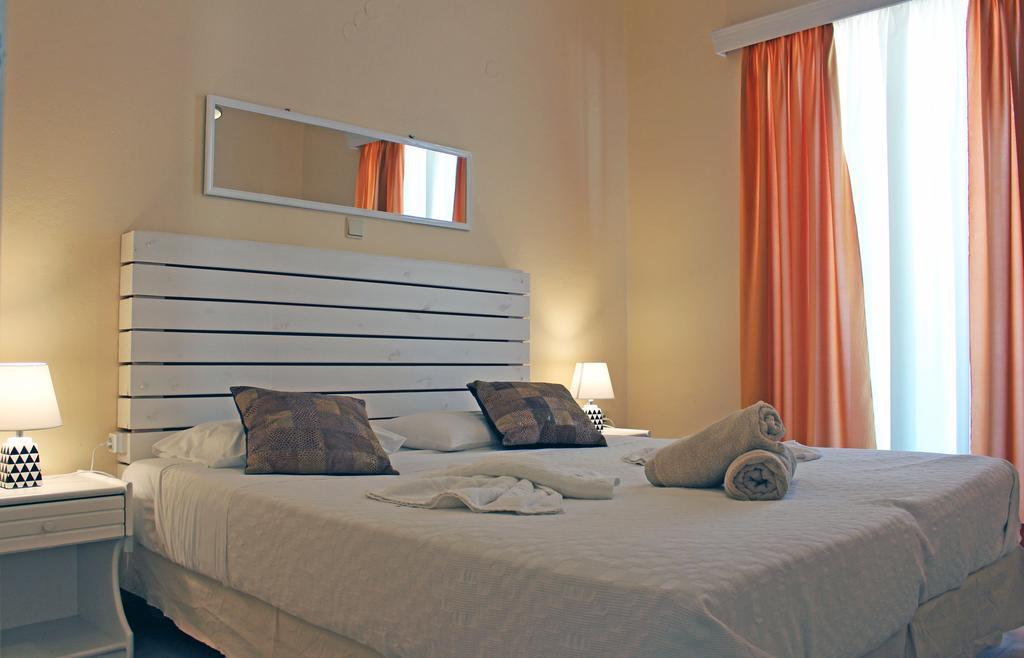 Castello Bianco Aparthotel Platanes  Exterior photo