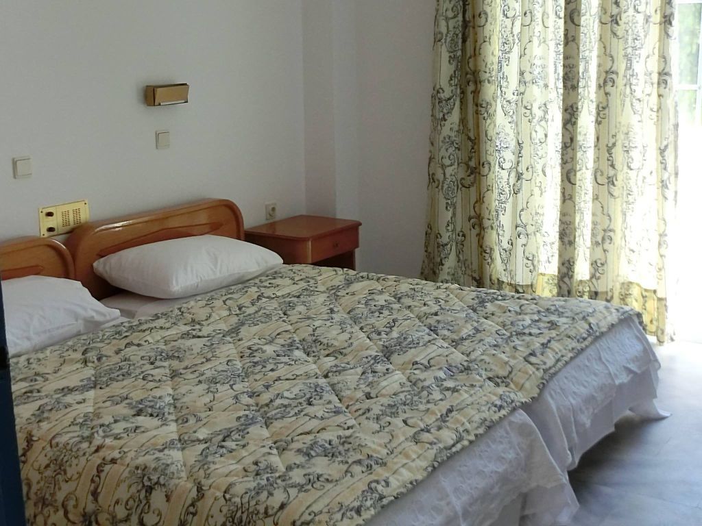 Castello Bianco Aparthotel Platanes  Exterior photo