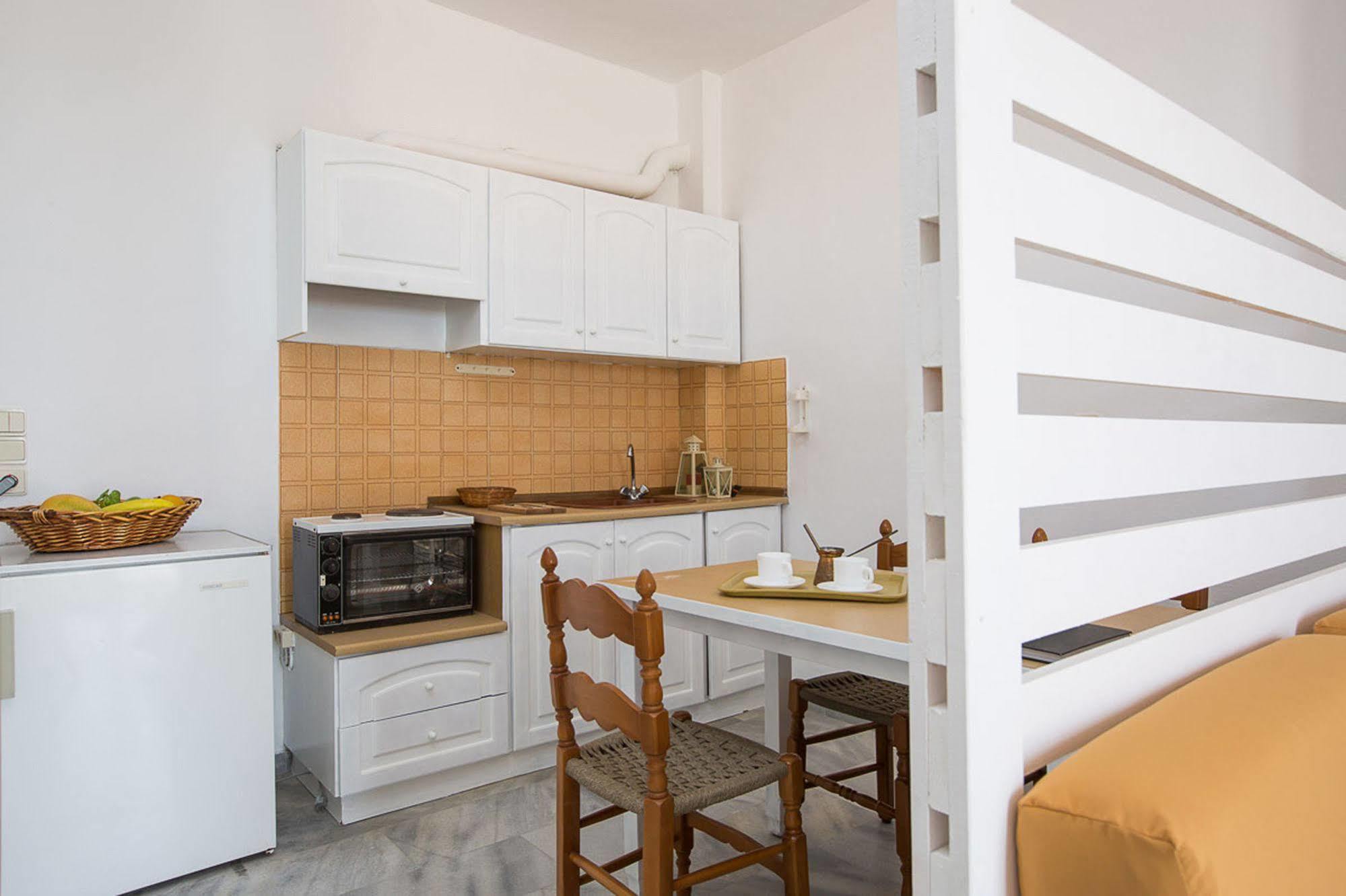 Castello Bianco Aparthotel Platanes  Exterior photo
